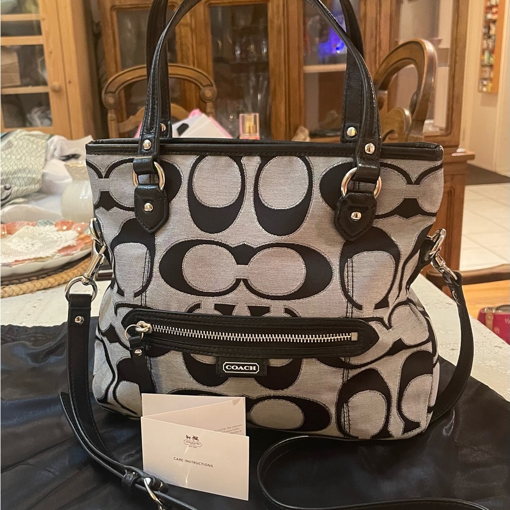 Coach Daisy 🌼 Outline Signature Metallic Mia Crossbody F23940 silver / black bag